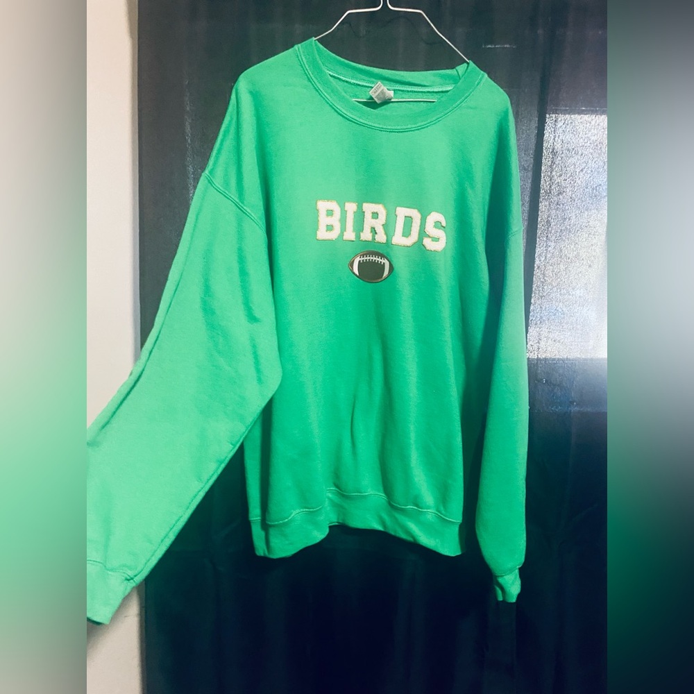 Gildan Green BIRDS Sweatshirt with Football Design